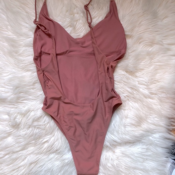 One piece bathing suit - Picture 2 of 3